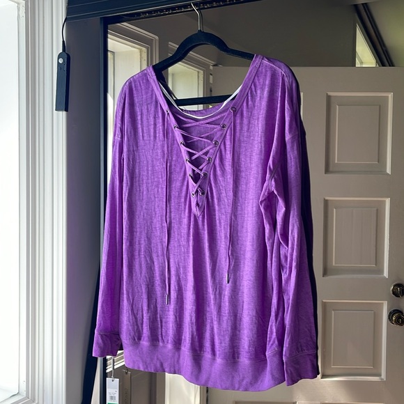 NWT - CALVIN KLEIN - Performance Top (L) - Picture 2 of 12